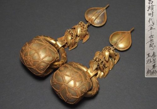 朝鮮美術 古墳時代 五～六世紀 王冠飾 金色耳飾 一対 重量110.5g 箱付属