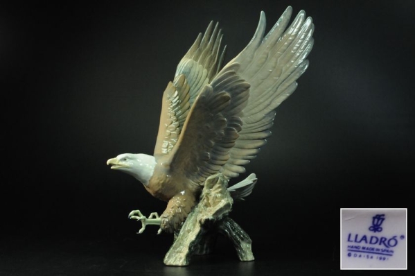 LLADROリヤドロ「飛び立つ鷲」