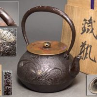 煎茶道具 龍盛堂造 銀象嵌入提手 銀象嵌花蝶霊芝図