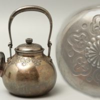 煎茶道具 紋様入 菊摘蓋 銀瓶