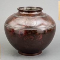 鋳金家 香取秀真作 鋳銅 紋様入 壷花瓶 共箱