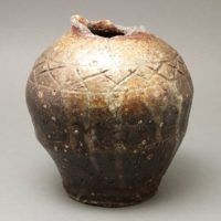 古信楽 紋様入 壷 高さ27.0cm 合箱