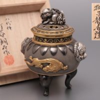 金工家【八代住 釘谷洞石】作 純銀製 獅子龍香炉