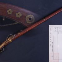 時代武具 火縄銃 真鍮桔梗紋金具銃床