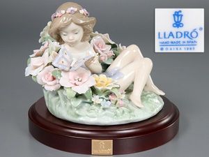 リヤドロ「蝶と戯れる小妖精」フィギュリン 置物