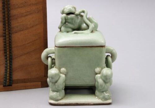 【山西省友好記念館所蔵品】 中国美術 青磁 獅子摘蓋 唐子四足 四方香炉