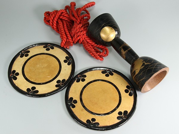 和楽器 黒塗月鳥蒔絵胴 小鼓 革・調緒付