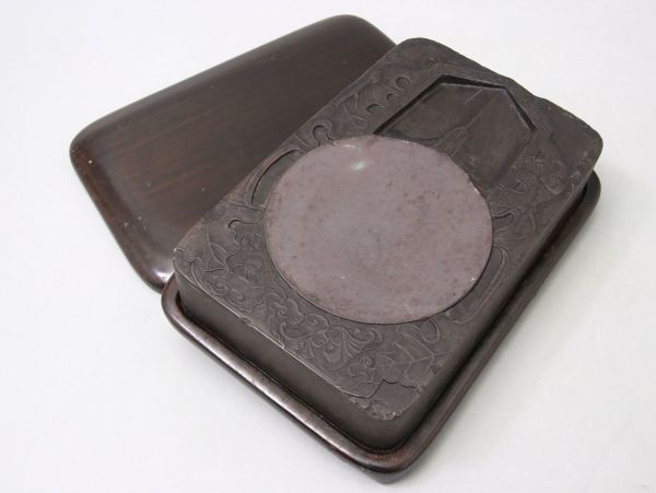 中国書道具 端渓硯 蓮図彫 四方硯 重量2.1kg 唐木台蓋付属