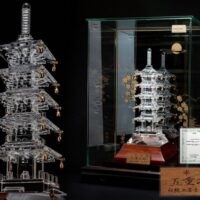 水晶細工名匠 田中佑幸作 伝統工芸品甲州水晶貴石細工 五重の塔 ガラスケース・佑幸の世界認定書付属