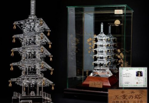 水晶細工名匠 田中佑幸作 伝統工芸品甲州水晶貴石細工 五重の塔 ガラスケース・佑幸の世界認定書付属