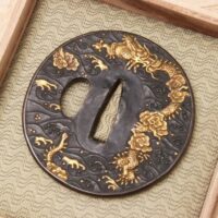 武具 鍍金 龍波図 片櫃 覆輪付 鍔 合箱