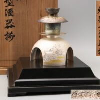 金工美術【林政光】作 純銀製 燈籠型酒器揃 松竹梅友垣の図 総重量374g 共箱付属