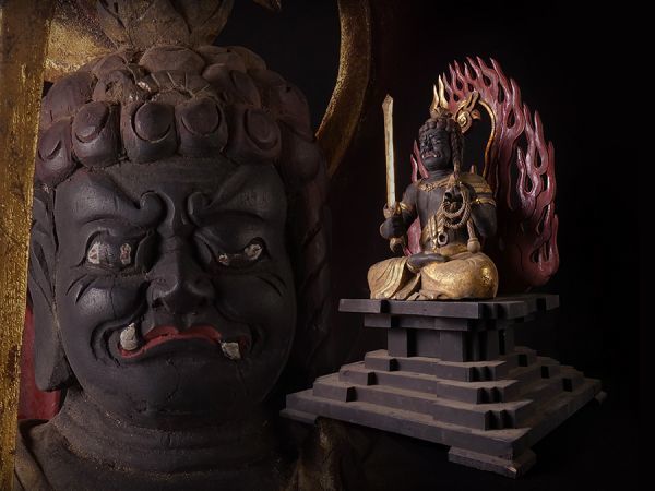 【圧巻の迫力！】木彫 金彩色 不動明王座像