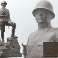 彫刻家【日名子実三】謹作 陸軍兵士ブロンズ像 陸軍大臣 陸軍省御下賜品 高54cm